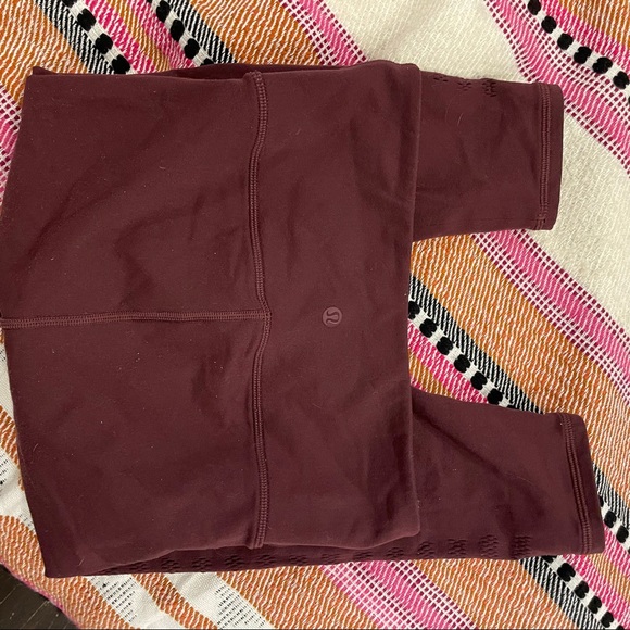 Lululemon knee Length Legging w Perforated Side 6